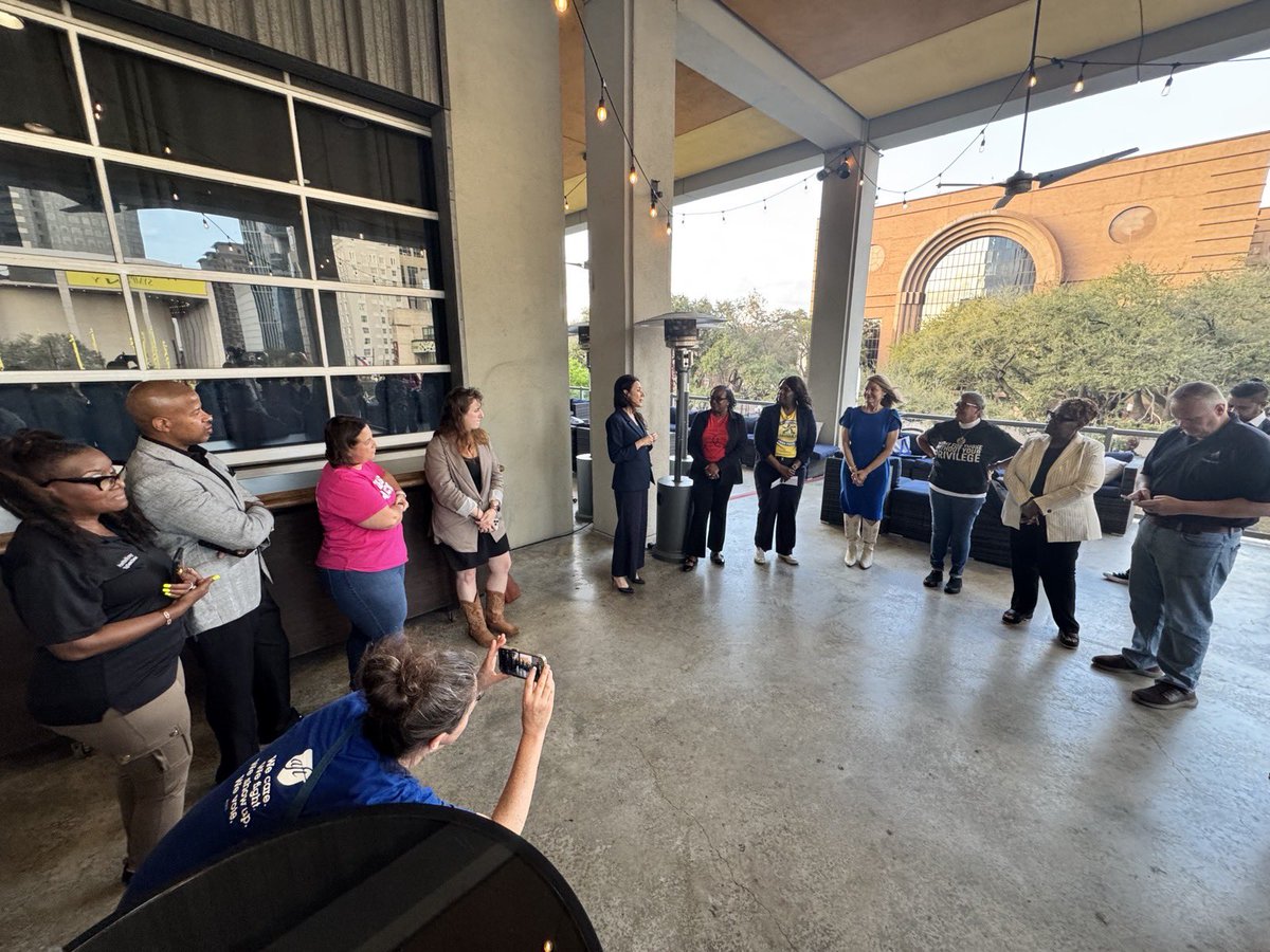 Christina Morales tweet media