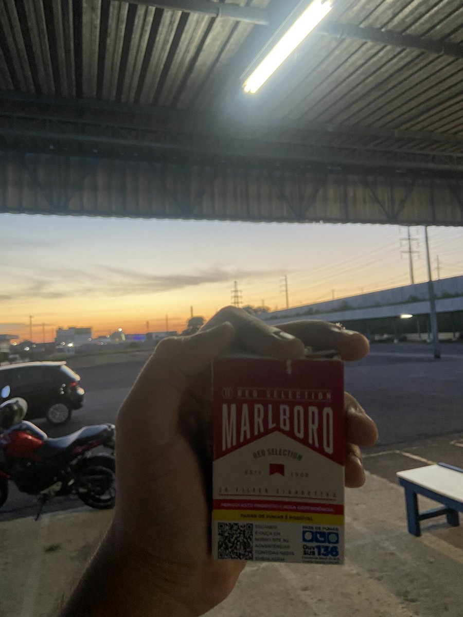 eu só tinha 0,50 centavos pra compra um cigarro mas meus mutuals me doaram cada um 0,50 assim conseguir comprar de 8 reais essa carteira eu amo vcs #mutuals