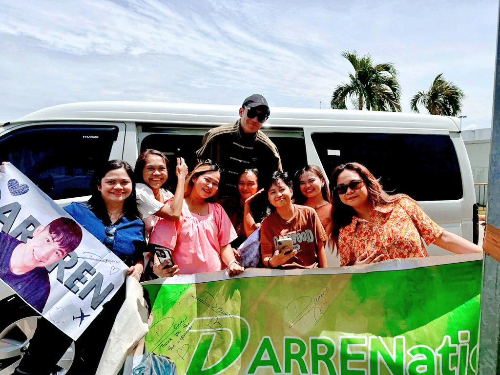 TheDarrenatics2's tweet photo. Darren has arrived and was welcomed by his beloved Darrenatics in Davao. Here are some of the group photos of Darren with team airport💚

📸 Darrenatics Davao 

#DARREN @Espanto2001 https://t.co/k0OVCREQJS