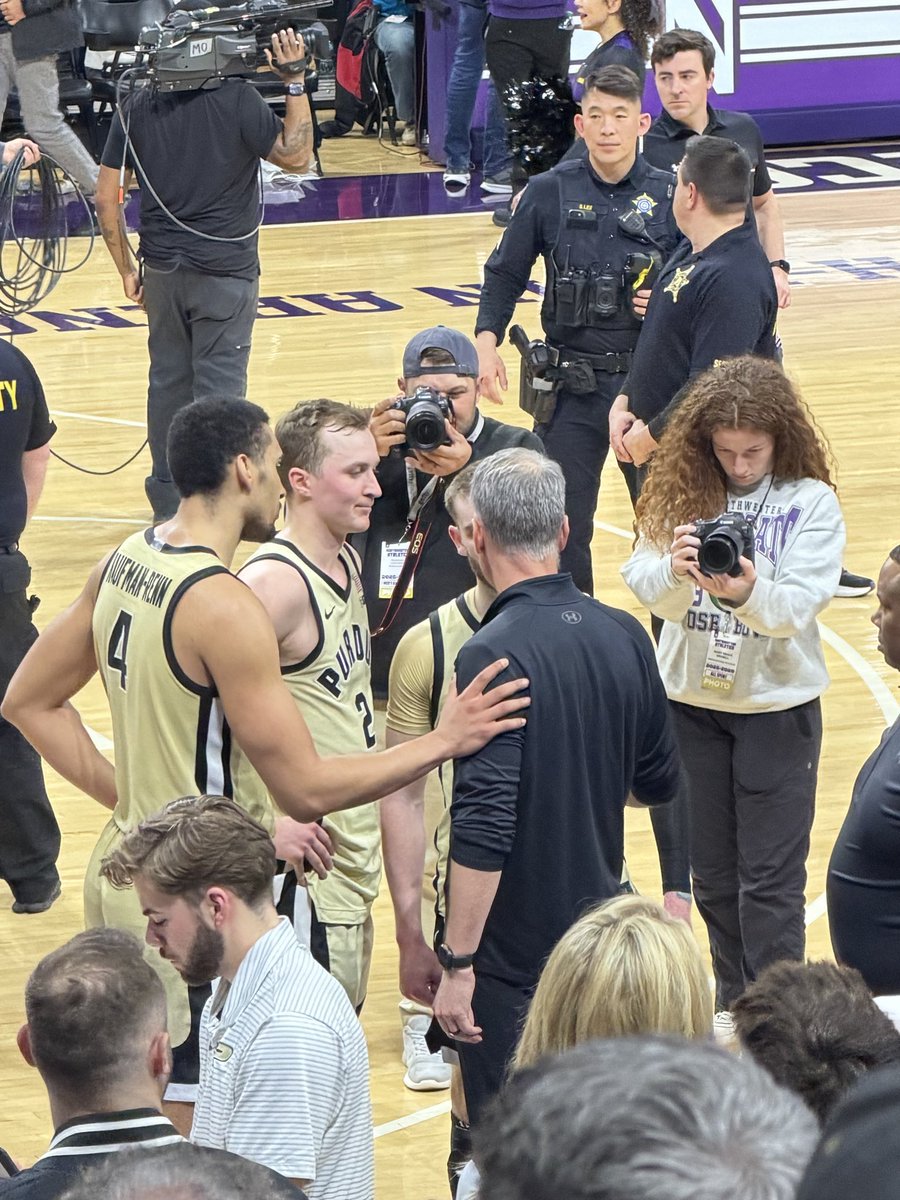 DLessaris's tweet photo. Pretty cool scene after the game. Chris Collins spent a good 60 seconds talking to the Purdue seniors. https://t.co/rzYgmBlkIg