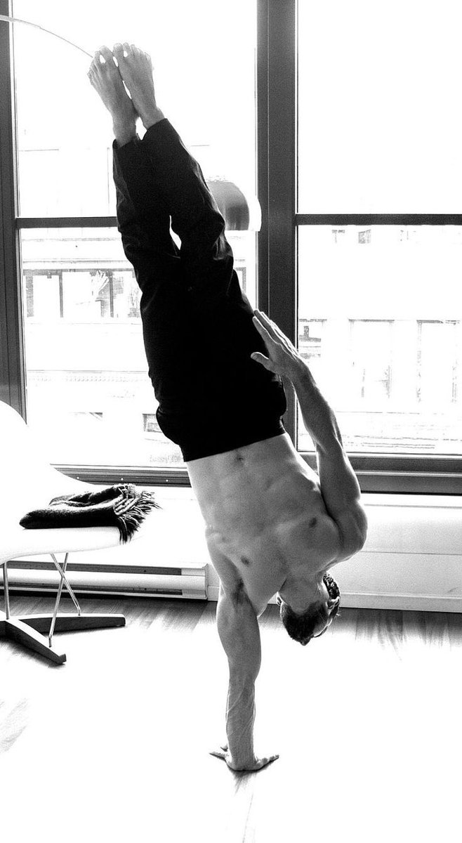 Tell me a more aesthetic gymnastic element than one arm handstand.

I ll wait