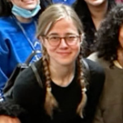 beriwise's tweet image. hi it’s lina hi it’s beri hi it’s melkingbraid hi it’s taydeardz if u were wondering #newpfp #newuser #rebrand