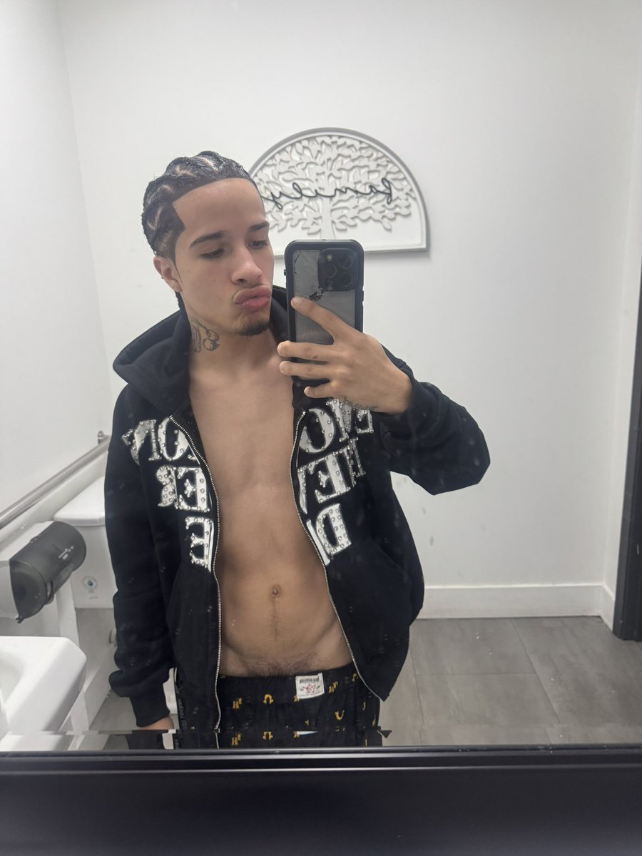 Hes0finee 😵‍💫 tweet media