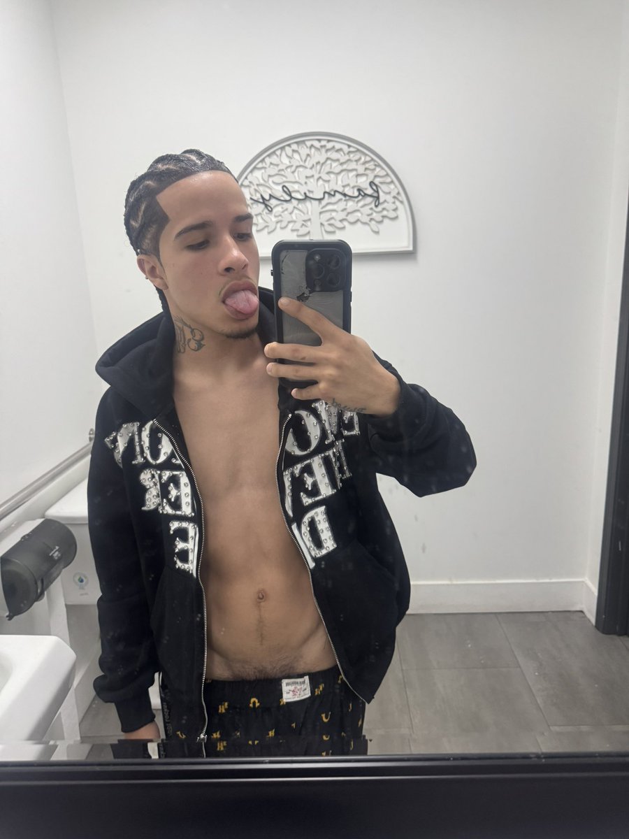 Hes0finee 😵‍💫 tweet media