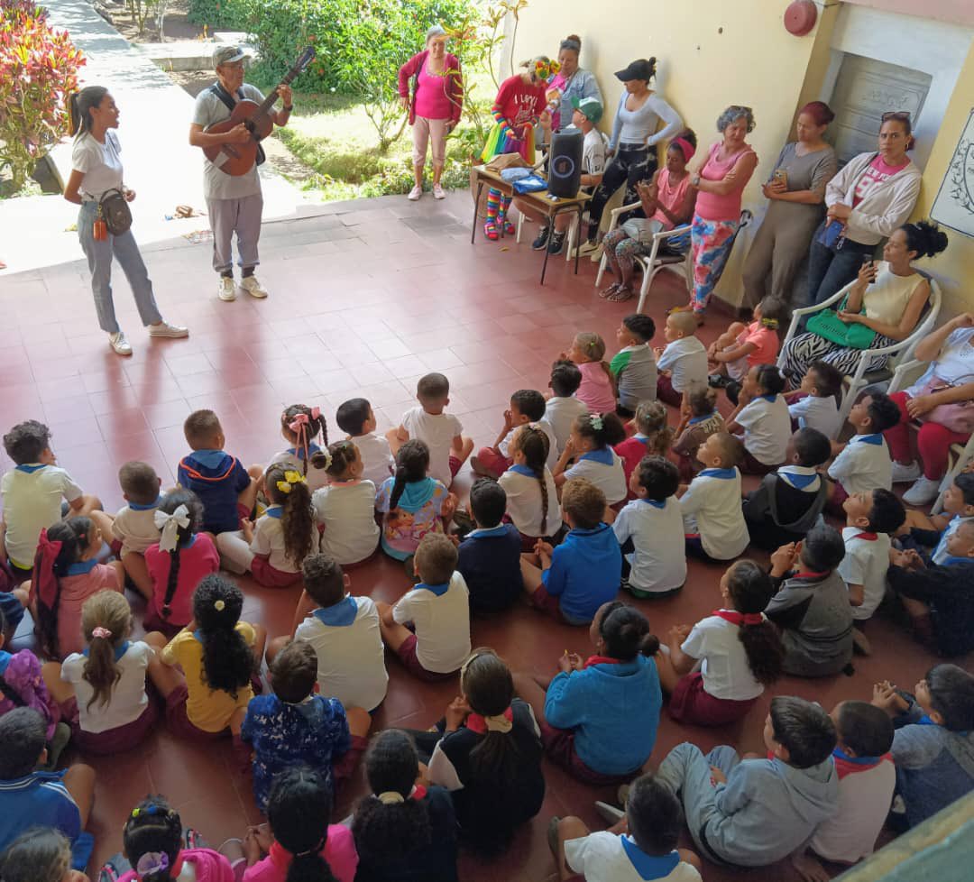 CastilloMojena's tweet photo. Cada 4 de marzo, Fomento, en Sancti Spíritus, se convierte en escenario de memoria y homenaje. En esta fecha recordamos a Olga Alonso González, joven instructora de teatro que entregó su vida a la cultura y al arte comunitario. https://t.co/Gl9zcDKfOX