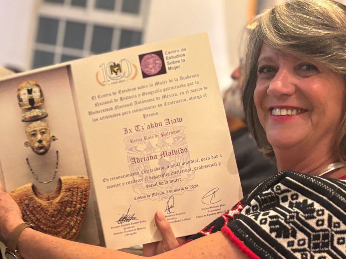 Muchas gracias a la Academia Nacional de Historia y Geografía (UNAM) y al  Centro de Estudios de la Mujer, que encabeza Beatriz Saavedra, por el “ Premio Reina Roja de Palenque” 2026 que