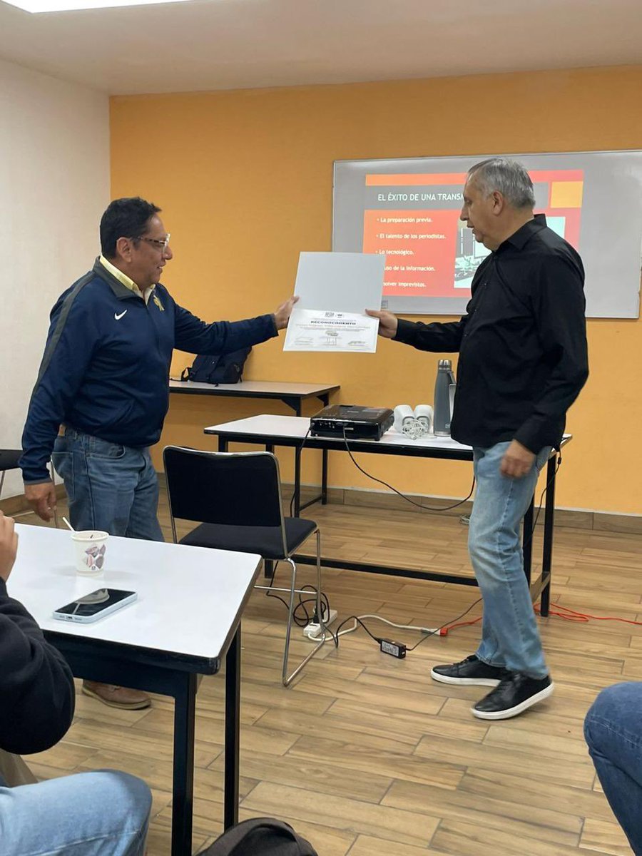VictorMiguelV's tweet photo. Hoy estuve en mi Alma Mater: La Universidad Nacional Autónoma de México.
Fui invitado al Diplomado de Narración Deportiva de la Dirección General del Deporte Universitario.
Siempre un enorme gusto estar en la UNAM. https://t.co/byfnnhv4Bw