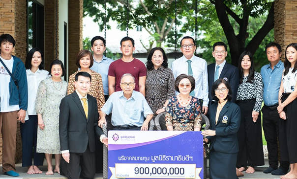 RIP. อากงจุน วนวิทย์ ผู้ก่อตั้งพัดลมฮาตาริ เสียชีวิตอย่างสงบ สิริอายุ 89 ปี

 เป็นมหาเศรษฐีผู้ใจบุญ บริจาคเงินให้แก่มูลนิธิรามาธิบดี 900 ล้านบาท 

แต่ใช้ชีวิตสมถะ ประหยัด เรียบง่าย