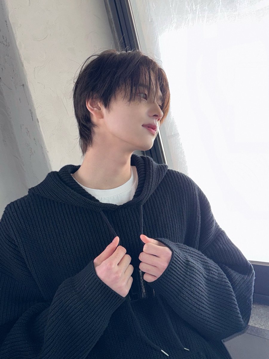 저 모에한 손이 너무 미치겠음...🥺