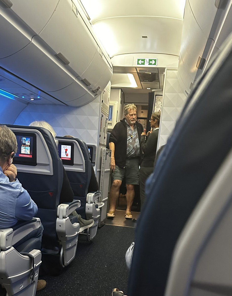 The King tweet media