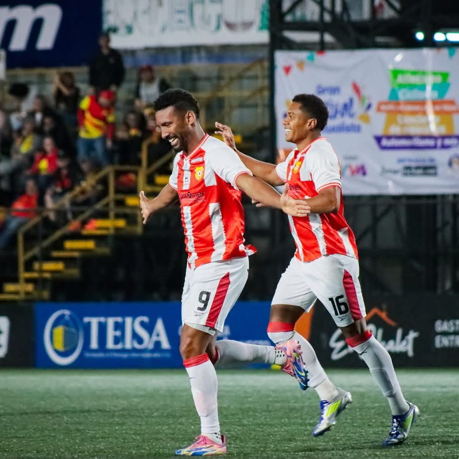 KevinJimenezCR's tweet photo. ¡Final del partido: Guadalupe 0-2 Herediano! ❤️💛

Victoria florense, seguirá líder del torneo una jornada más 🔥 https://t.co/vM8tznOIX9