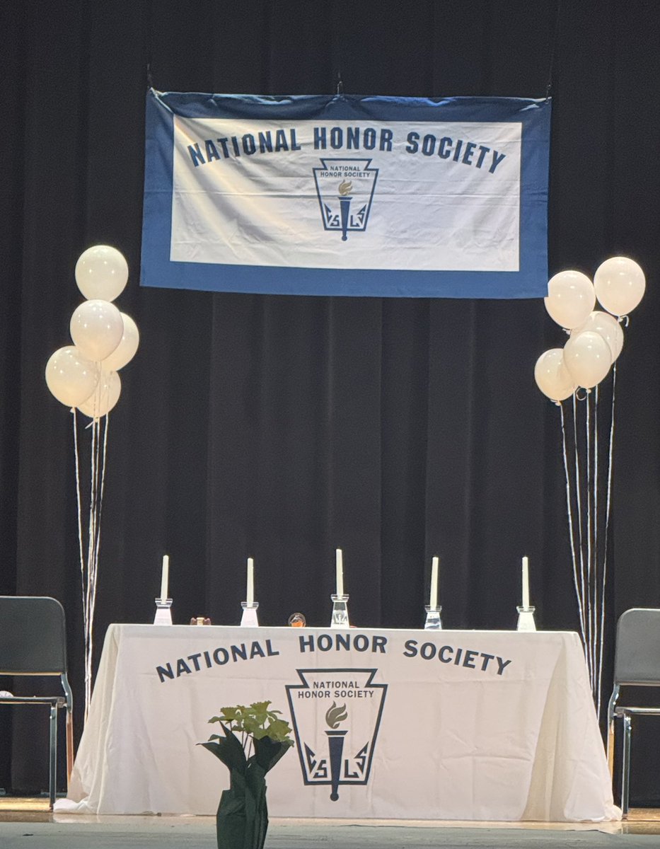 Chris_portis1's tweet photo. Added one of my most important accomplishments to my HS resume tonight.  National Honor Society Member💪🏾

@RaymondMonica3 @WillAdkins_2 @vrizz52 @CoachMagouirk @CoachDurish @HagerNation @CU_FBRecruiting @ClarionFootball https://t.co/TnnvHnzPPv