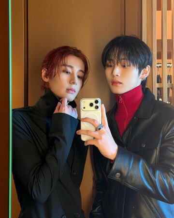 이한. tweet media