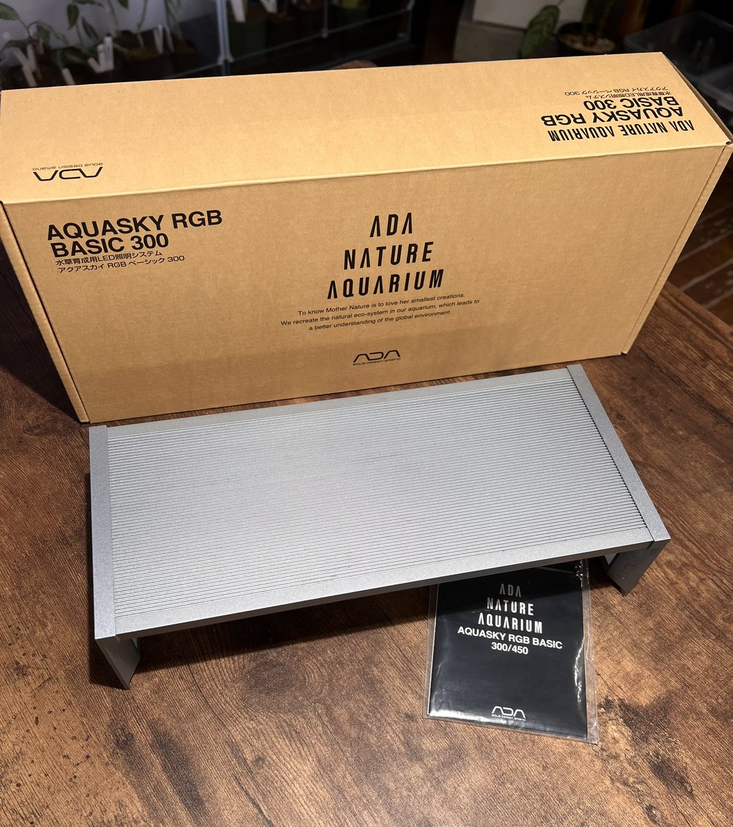 こちらは使用期間1か月未満と新品同様のADAアクアスカイRGBベーシック