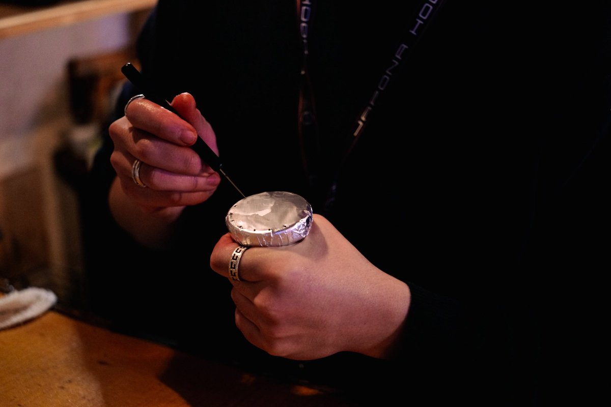 おーぷん
13時~29時☀️

日差しが気持ち良い日ですね🌞
こんな日にシーシャを吸えば
気持ちも晴れやかにしてくれるはず‼️‼️

今日のオススメは…
🍇グレープミント🍇

本日も沢山のご来店
お待ちしております‼️

staff
じょー
なな