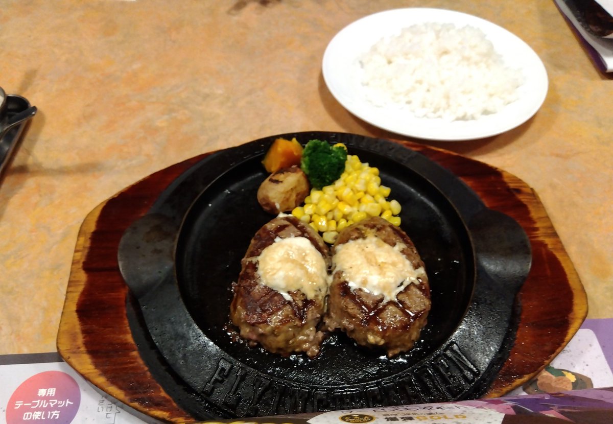 ponjoOC_Shinkan's tweet photo. 先日行った春合宿の様子を紹介します！
インカレに向けて練習を行った後、皆でおいしい夜ご飯をいただきました😋
競技力の向上や、仲間と親睦を深められることに加え、食事も合宿の楽しみにしている人は多いです🤫💭
 #春から本女   #春からjwu https://t.co/ykBK9yR1Ct