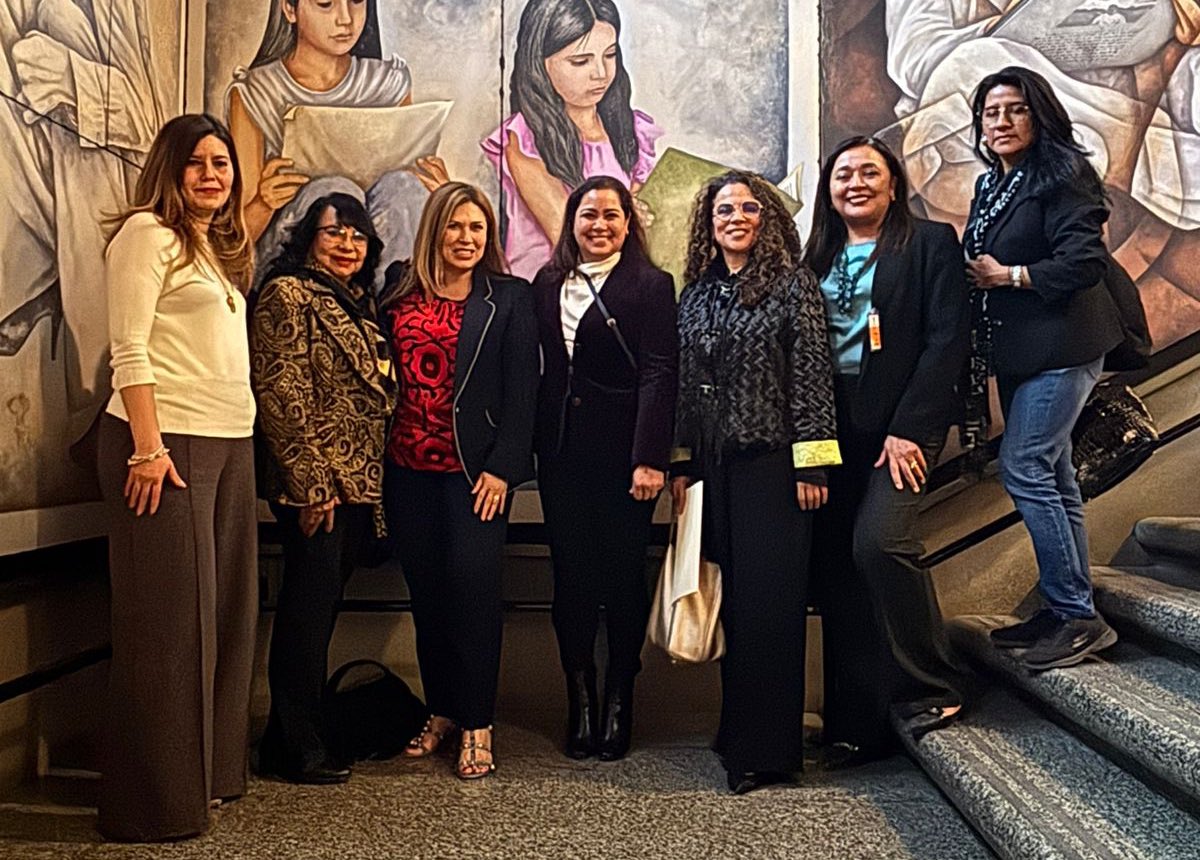 La Colectiva Nacional 50+1, presidida por <a href="/ClauCorichi/">Clau Corichi Oficial</a>, sostuvo una productiva reunión de trabajo con la ministra <a href="/LeniaBatres/">Lenia Batres</a>, en un espacio de diálogo, reflexión y construcción colectiva en favor de los derechos de las mujeres.

Durante el encuentro se compartieron perspectivas