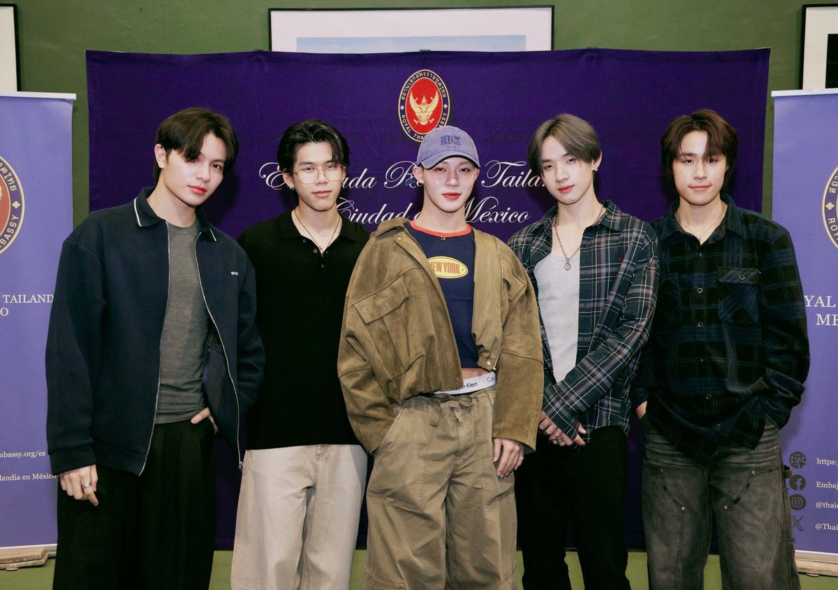 “LYKN” ศิลปิน T-Pop จากค่าย Riser Music เดินทางข้ามทวีป เพื่อไปพบแฟนๆ ชาวเม็กซิโก กับงาน LYKN UNLEASHED WORLD TOUR 

ในครั้งนี้ได้เข้าพบ นายรุจ ธรรมมงคล เอกอัครราชทูต ณ กรุงเม็กซิโก และภริยา เพื่อพูดคุยถึงความพร้อมและความตั้งใจในการมามอบความสุขให้กับแฟนๆ ชาวเม็กซิโก