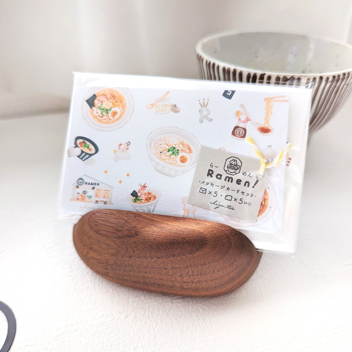 新作🍽️✨
ラーメンのレターセットができました🙌メッセージカードもあります。
どれも好きなのだけど、特に醤油味が好き（食べるの）

minneとcreemaにて販売しています！ 是非ご覧いただけたら嬉しいです☺️❣

🍜minne.com/@cho-chiyo
🥟creema.jp/c/chiyo_ten