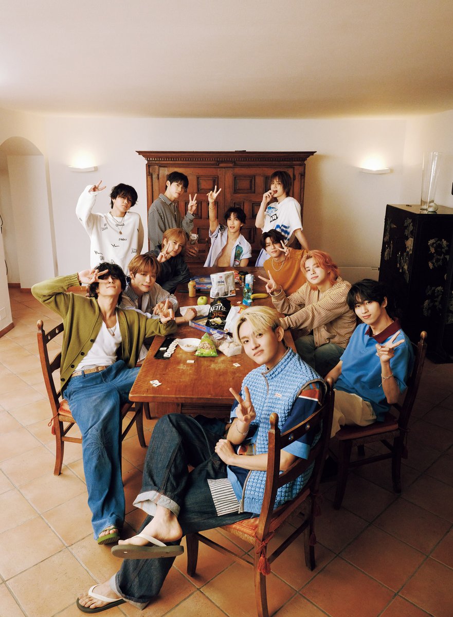oricon's tweet photo. INI 2nd写真集『INI Viva la vita』
オリコン週間BOOKランキング1位❗️
https://t.co/F9uIpyMl19

#INI @official__INI https://t.co/YizYku3Wks