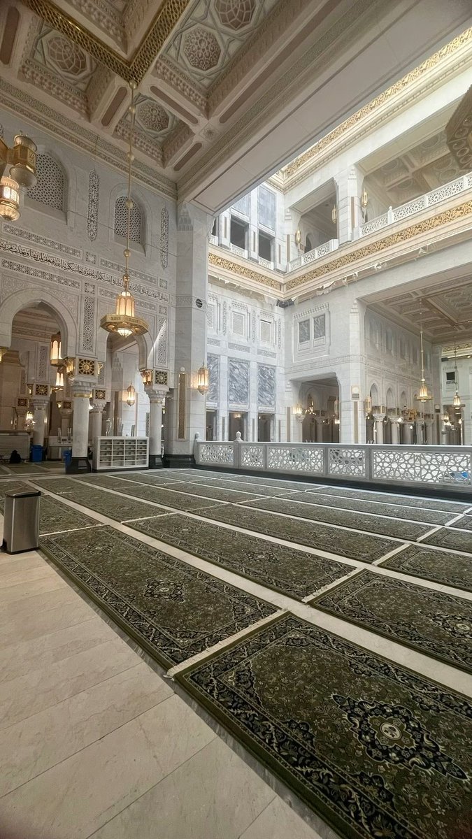 يا إلهي تُبْ على العبْدِ الَّذي
حَيْثُما ولَّى بِدَرْبٍ .. عادَ لكْ.