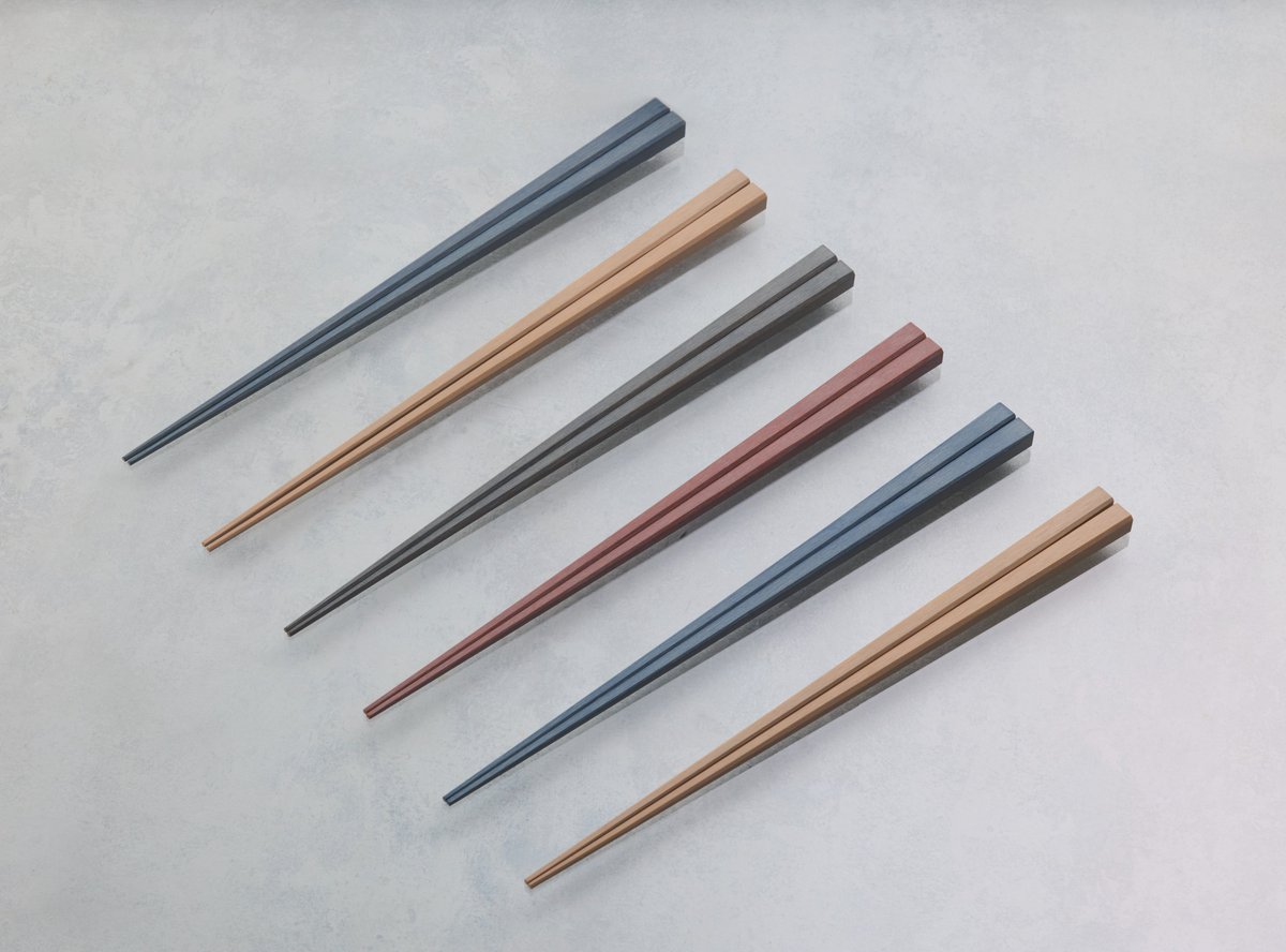 TakanoBamboo's tweet photo. 【制作事例】
株式会社アロットオブ様のオリジナル京竹箸「chikuzen」を制作しました。

ベースカラ���に白漆を重ねた、柔らかなパステル調の全4色を展開。
弊社の四角箸をベースに天面の削り方など細部を調整しました。

制作背景はこちらから
🔗https://t.co/gMeGOijl5Y https://t.co/W8NkJHITHp