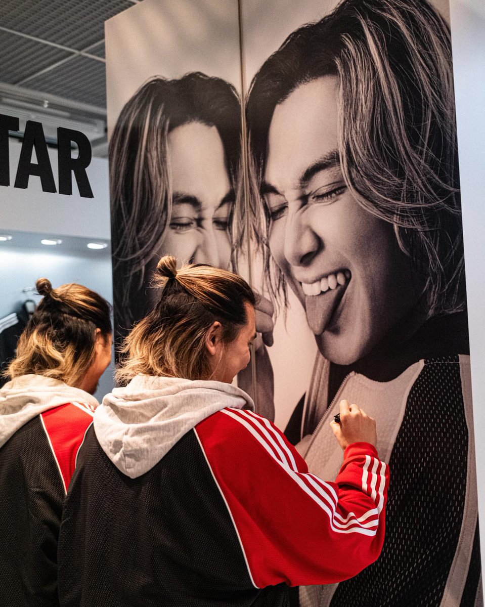 藤井壁はなくなっちゃったけど🥹店頭は4月1日までじゃって

instagram.com/p/DVfRQC4D_ae/…