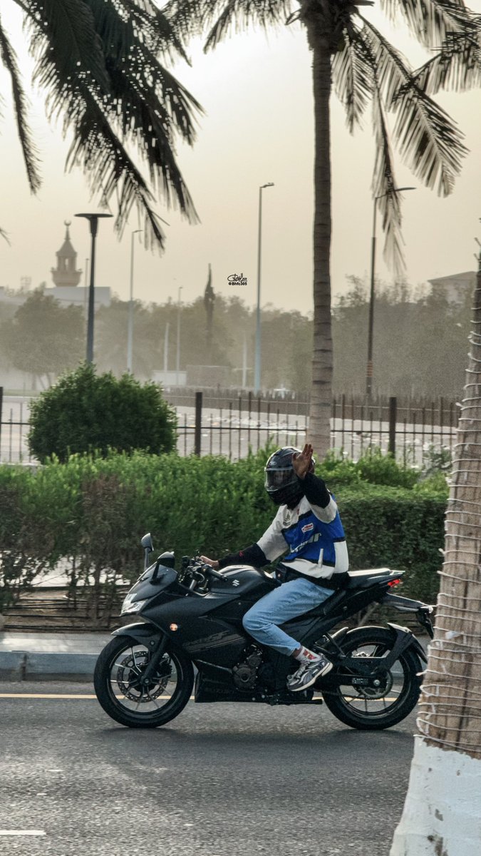 Bhfc305's tweet photo. وللناس وجهتهم وانا وجهتي غير
ولكل حي هـوايتن يـهـتـويـهـا👌🏻
.
صور على السريع للدراجة النارية🏍️
#جدة_الان https://t.co/vCbxhSKvQs