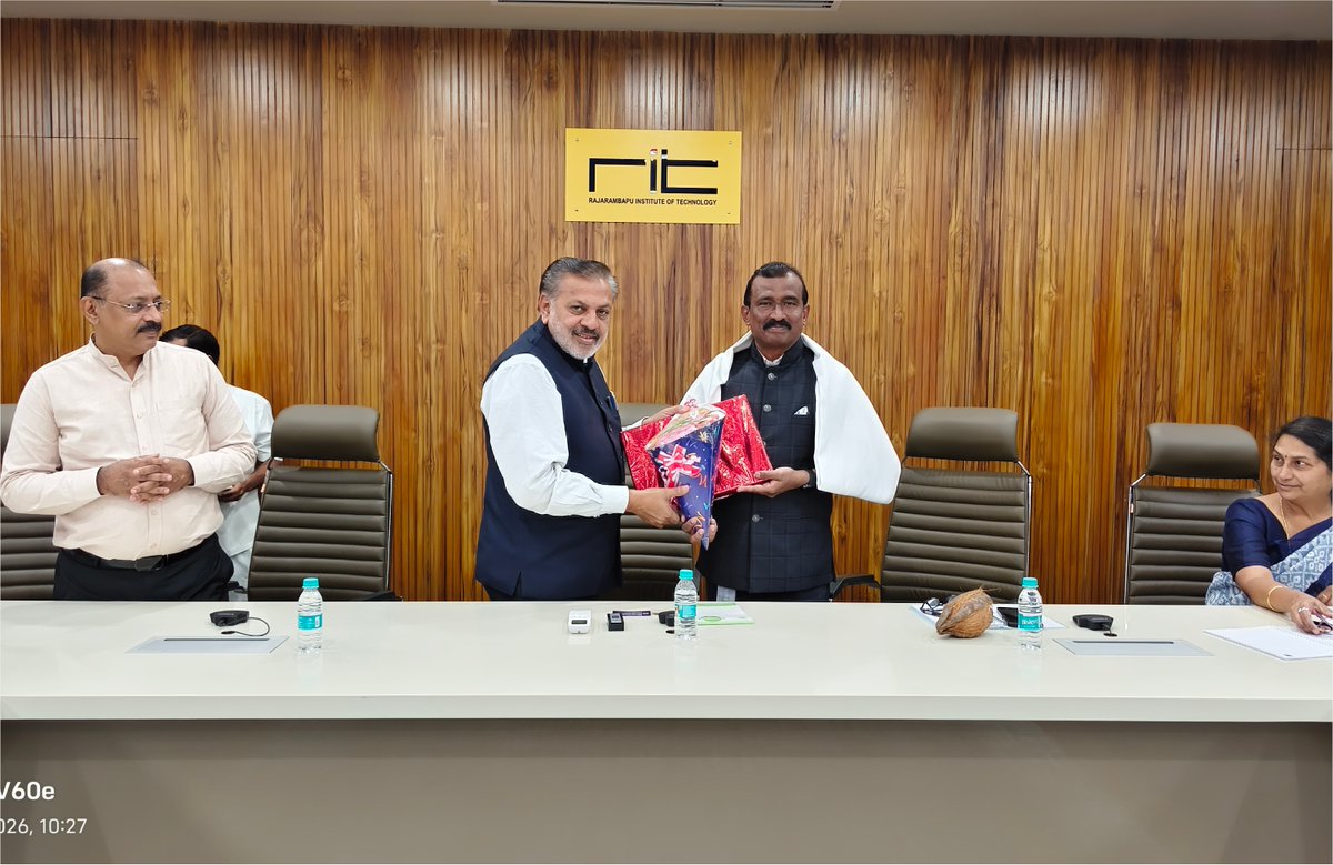 ritindia1983's tweet photo. 🤝 Academic Collaboration
RIT hosted delegates from BMS College of Engineering, Bengaluru (23–24 Feb 2026) to discuss twinning programs, global curriculum alignment, and student–faculty mobility. 🌍🎓

#RIT #AcademicCollaboration #GlobalEducation #TwinningProgram #HigherEducation https://t.co/a90Han6VK8