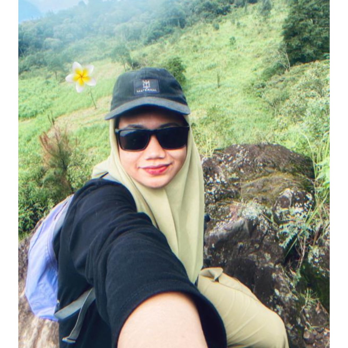 laboucheedilya's tweet photo. GENGS☺️🤚🏻
jika suruh milih 3 mini products yang muat di tas kecil dan berguna buat menjaga skin barrier aku tetap paripurna saat di luar rumah🧰✨

especially since I like outdoor activities, what products are those? 👀⤵️ https://t.co/fmwap6TM6l