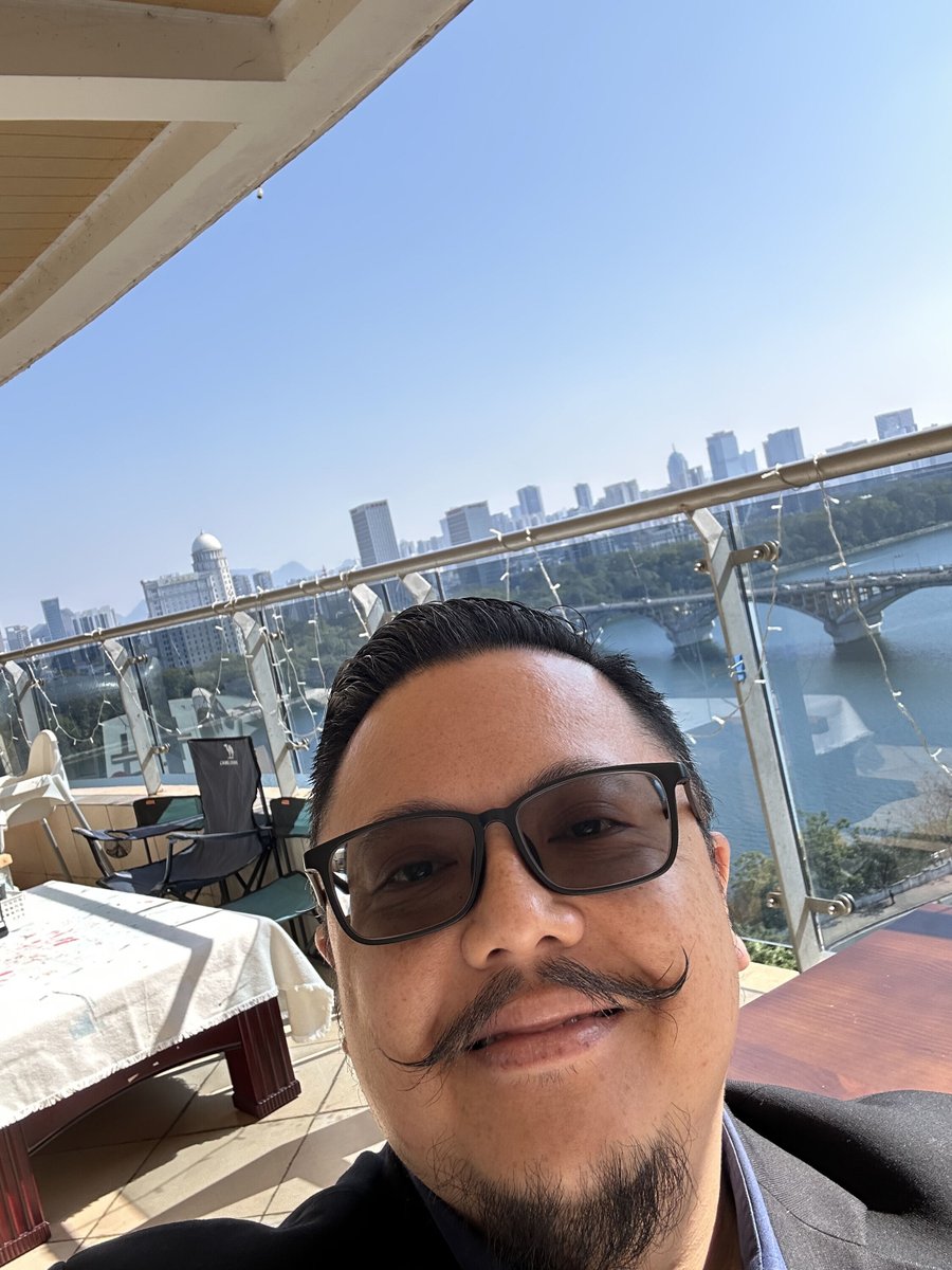 TomCTong's tweet photo. Dear Importers:  During a valuable discussion with your client, don't talk mainly about your product and/or service.

That's counter-intuitive, I know.

I mean, don't make the product or service the center of your discussion.

Instead, discuss your client's
1.  goals and objectiv https://t.co/Vfy8n2m68G