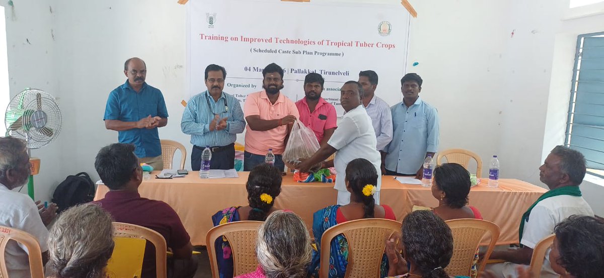 icarctcri's tweet photo. Farmers’ Training and Input Distribution Programme Conducted at Pallakkal Pothukudi, Tirunelveli.
#icarctcri
#tubercrops
#FarmersTraining
#AgriculturalDevelopment
#SustainableFarming
#ScientificFarming
#CropManagement
#IntegratedNutrientManagement https://t.co/JDrzVrJnNZ
