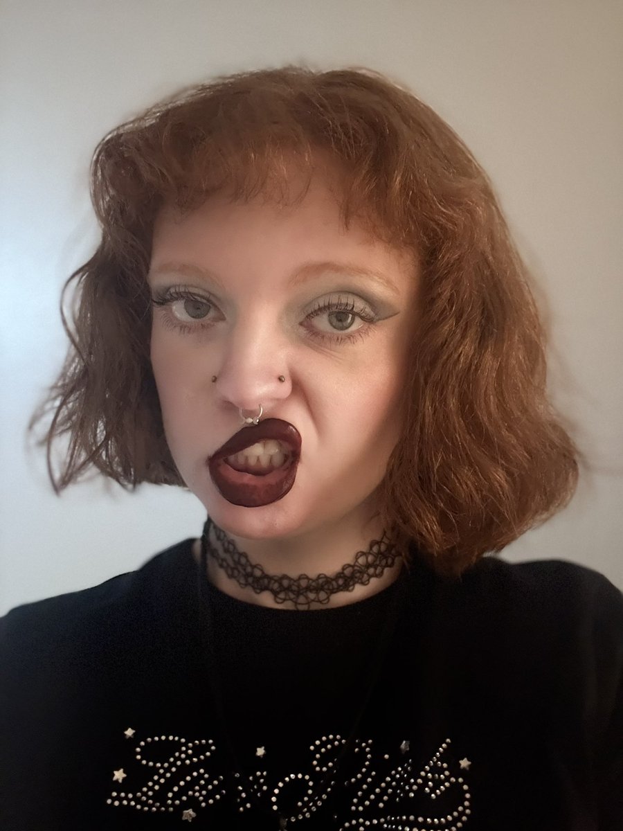 HayleeHex's tweet photo. In mah feelz, peep mah grillz…or lack thereof #tarot #witch #spirituality #crystals #healing https://t.co/Qmn2u4m6Am