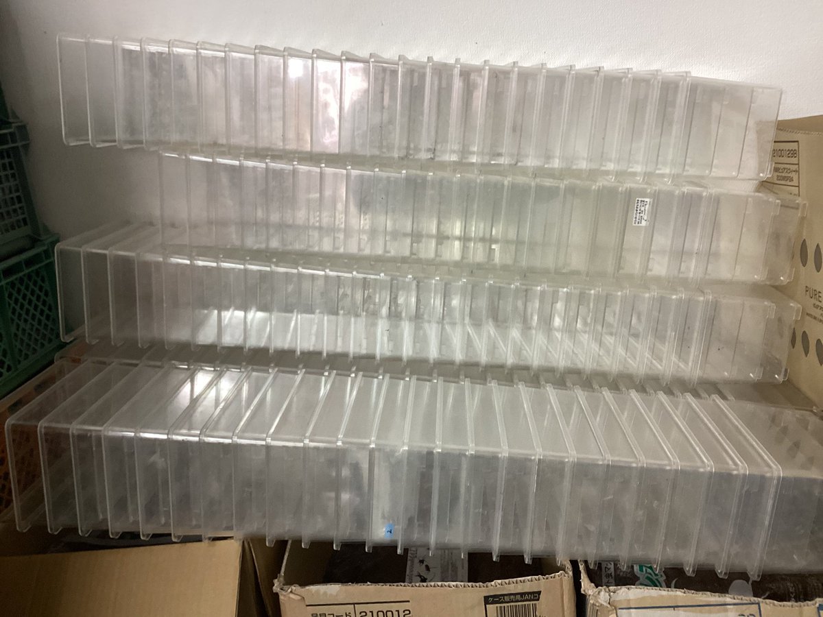 中古のコバエシャッターを放出します。 小ケース ¥300 中ケース ¥500