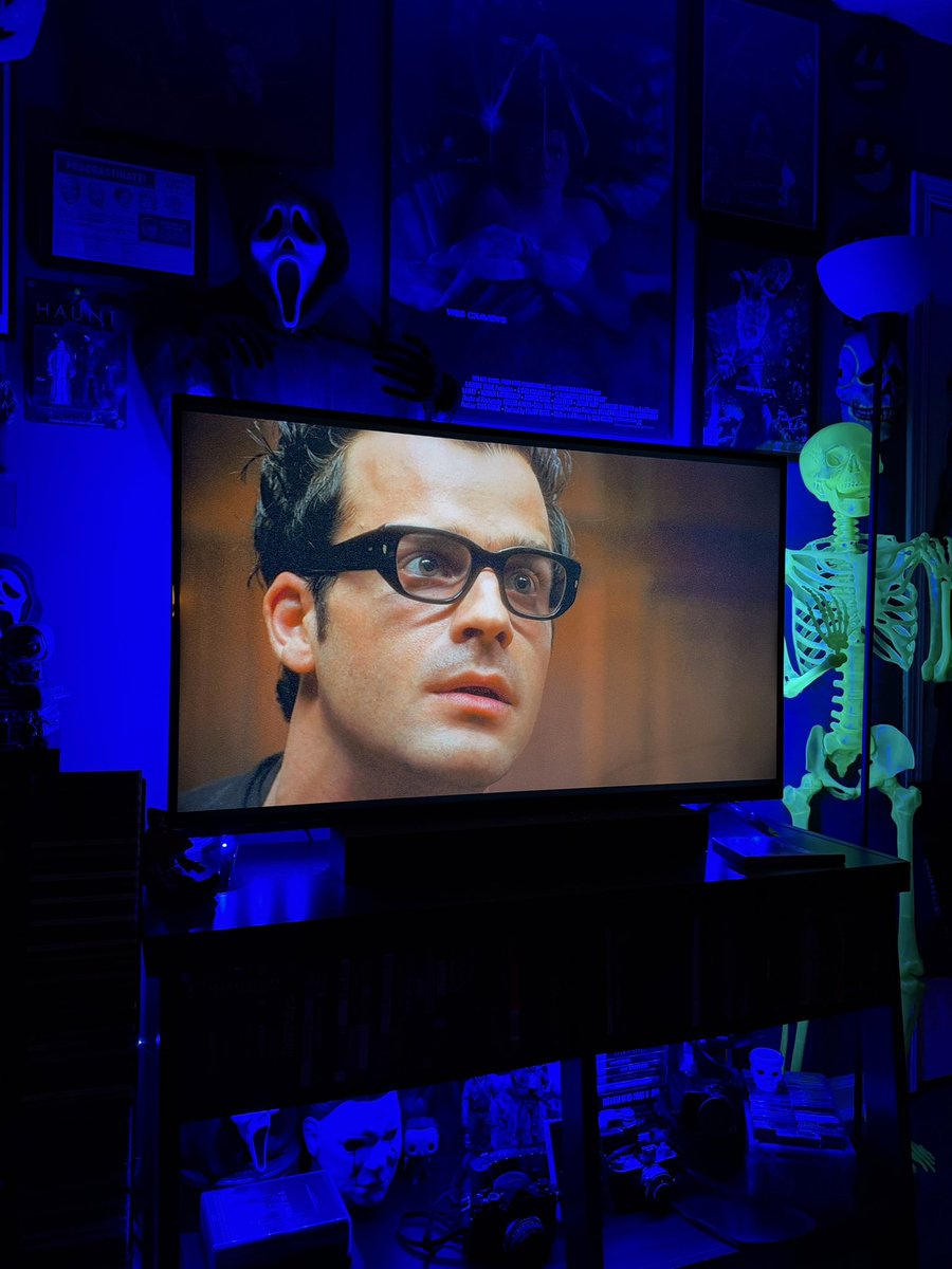 i want the justin theroux mulholland dr glasses so bad.