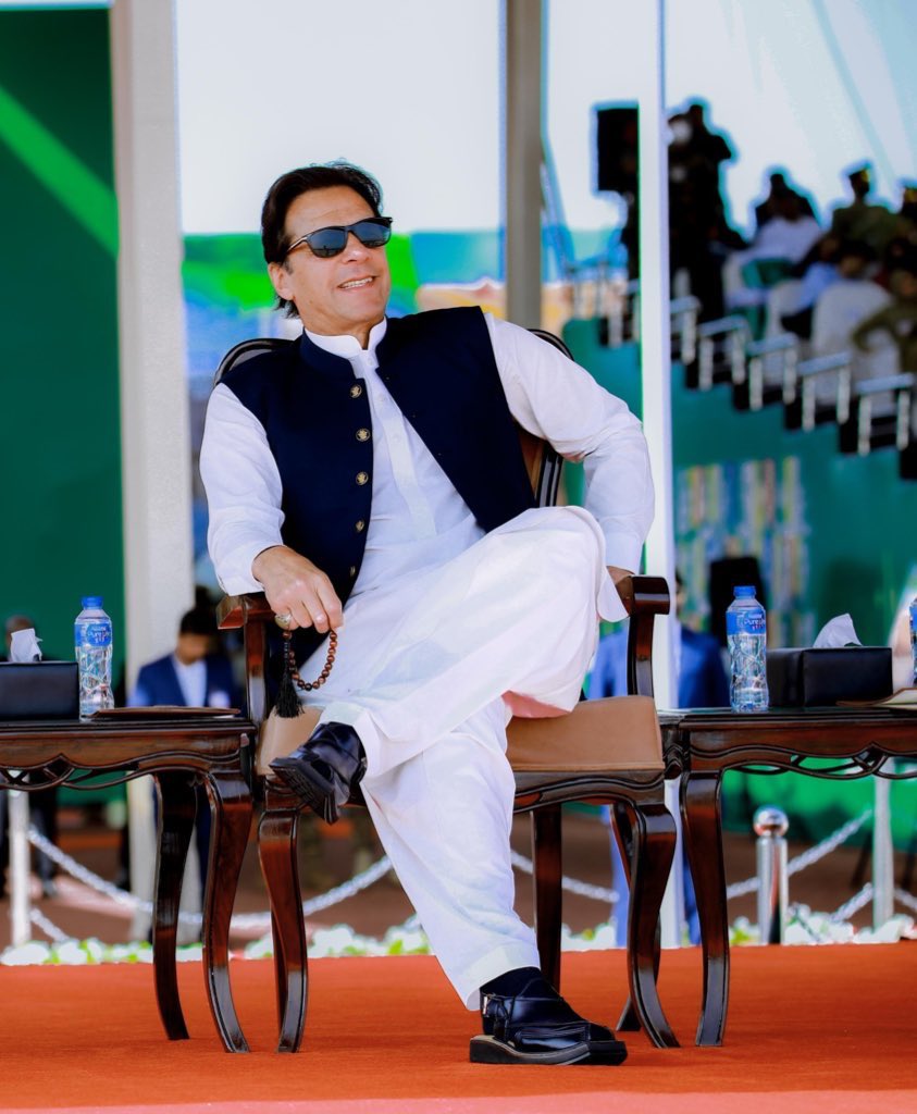 𝐔nshaken. 𝐔nbroken. 𝐔nstoppable