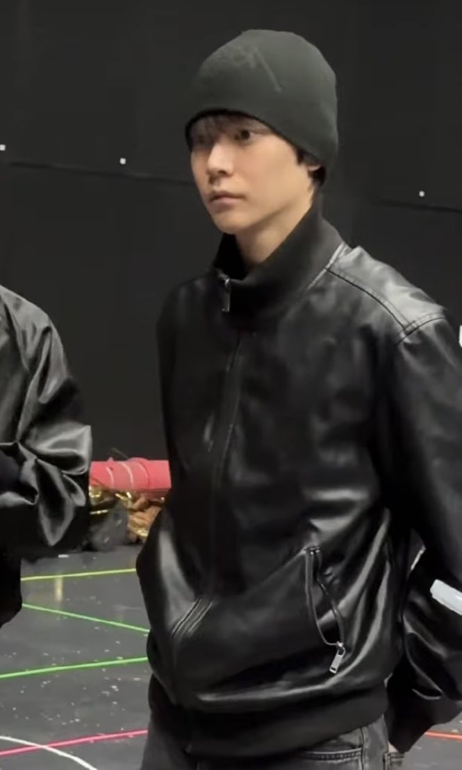 엥  ㅁㅊ 송형사자라자켓 컴백함 오우쒯🤧🤧🤧🤧🤧🤧🤧🤧🤧😭😭😭😭😭😭😭😭😭😭  이거얼마만에입은건지아는사람