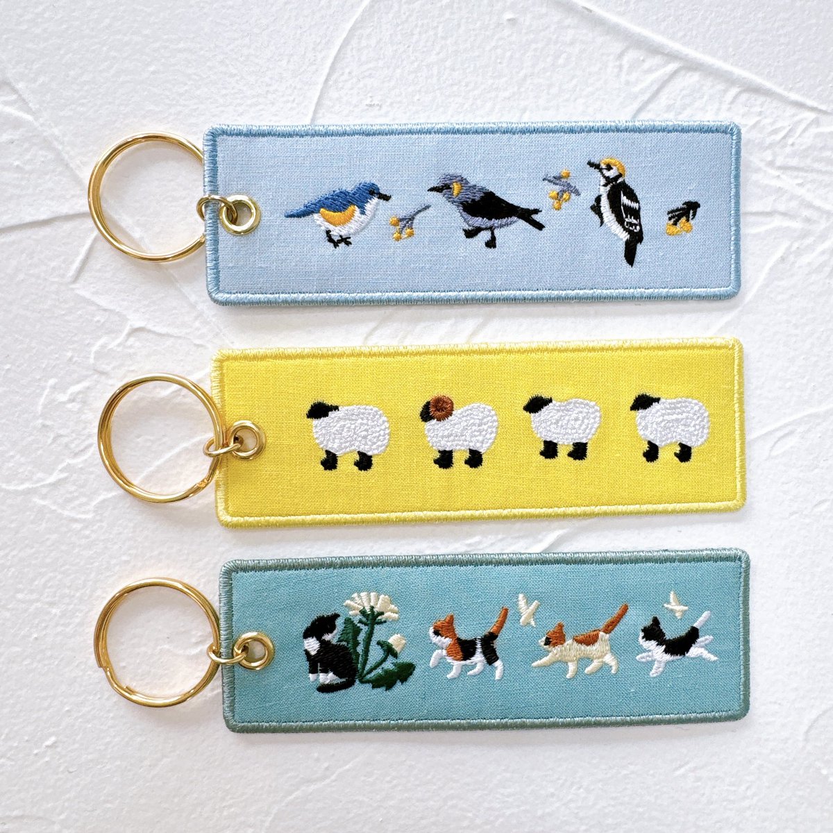 annastwutea's tweet photo. 【annas刺繍文具・第二弾】
学研ステイフルさんより販売されます

『アンナとラパン』でもお店と通販で
金曜日から販売開始です

今回は『annasの草花と動物のかわいい刺繍』
の図案から作っていただきました！

メッシュポーチ
ブックカバー
しおり
キーホルダー

https://t.co/oPJf5w3FHa https://t.co/ALSMGf1Kvv