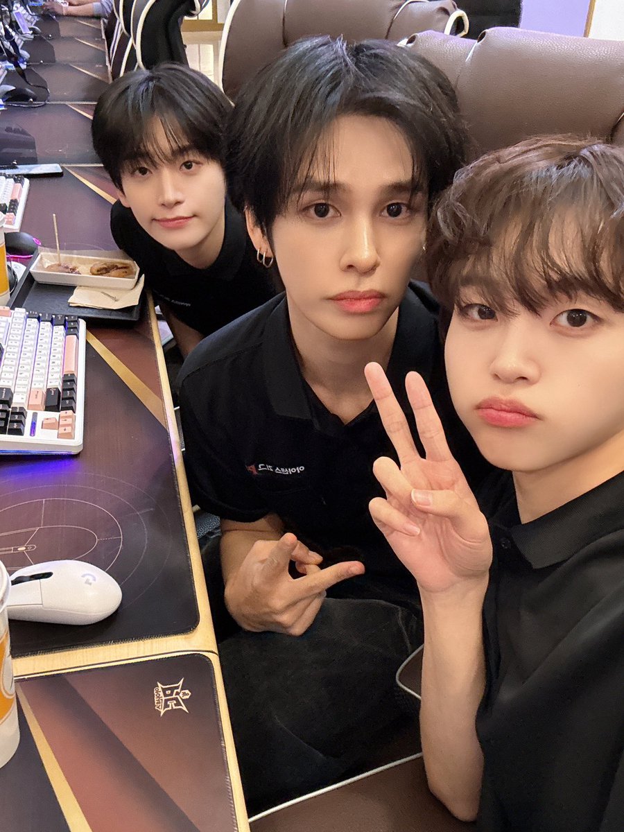 여름 tweet media