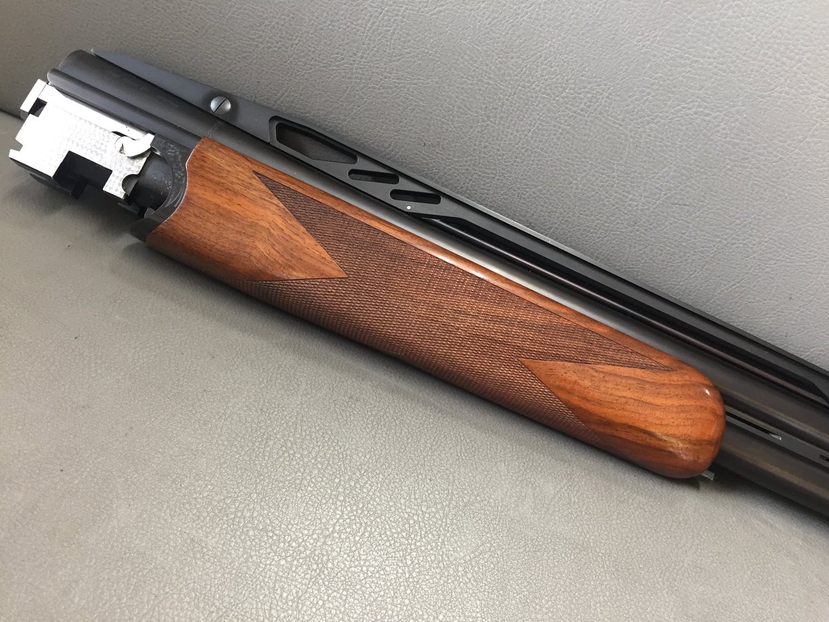 satsumakayaku's tweet image. シーザーゲリーニ最高峰モデル‼️
「サミットブラックインパクト スポーティング」
可動式コム&amp;amp;リブ、交換チョーク付きでマルチに使えます👍
satsumakayaku.com/service.html
#CAESERGUERINI
#summit
#BlackImpact