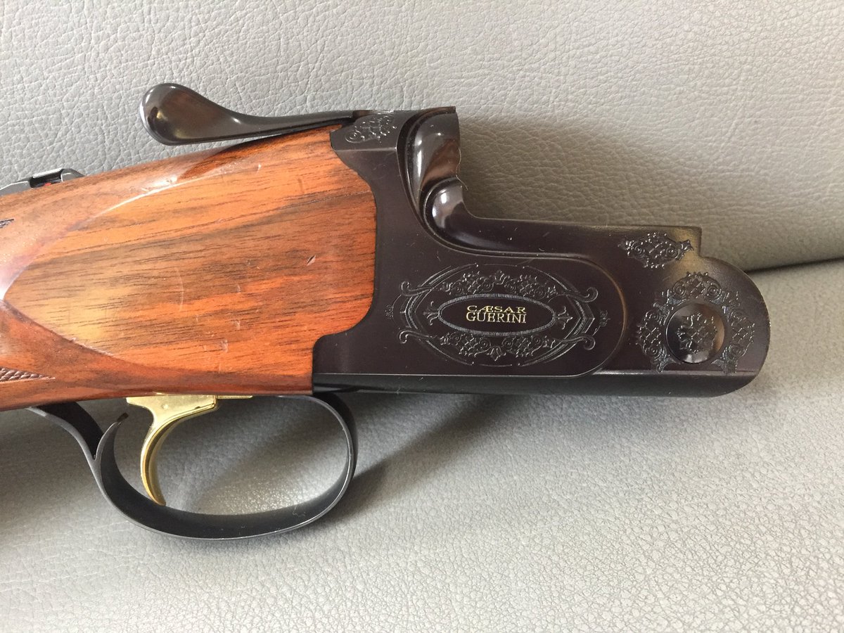 satsumakayaku's tweet image. シーザーゲリーニ最高峰モデル‼️
「サミットブラックインパクト スポーティング」
可動式コム&amp;amp;リブ、交換チョーク付きでマルチに使えます👍
satsumakayaku.com/service.html
#CAESERGUERINI
#summit
#BlackImpact