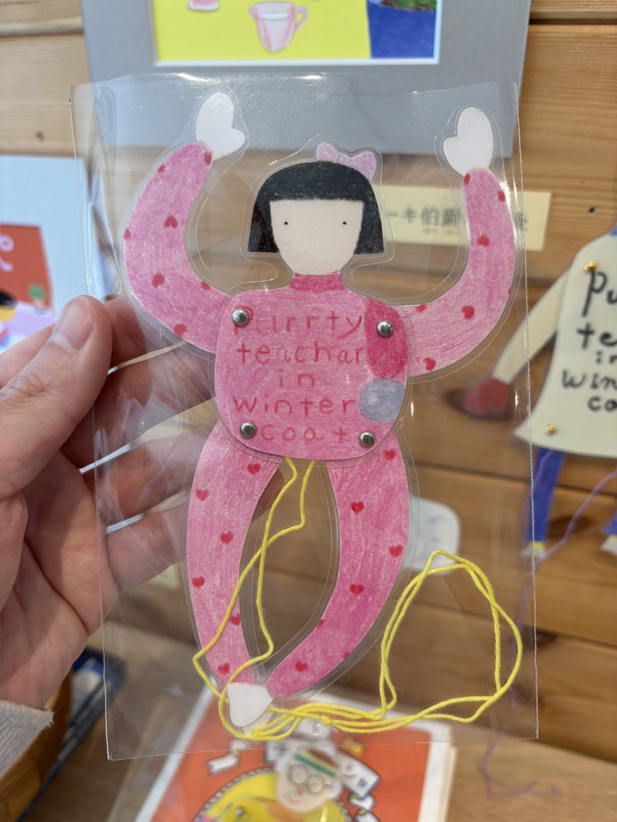 おとなり子どもの本屋ぽてともオープンしました。展示壁ではひろせべに