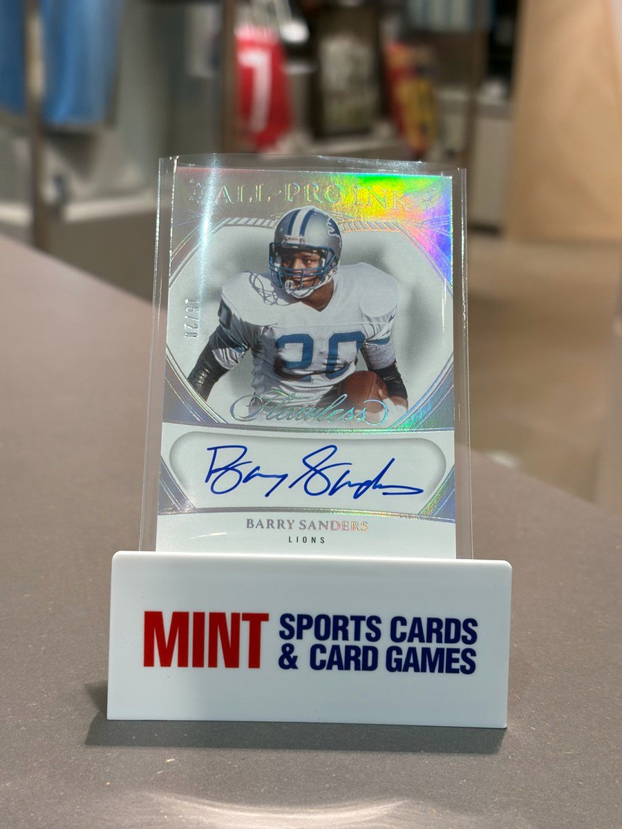 お客様の店内開封にて NFL 2025 PANINI FLAWLESS FOOTBALL HOBBYより