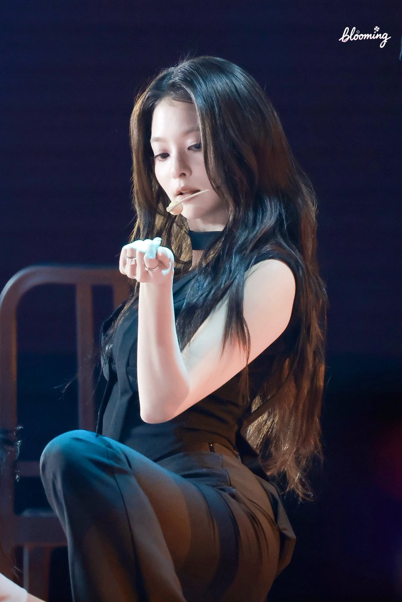 Blooming_F9 tweet media