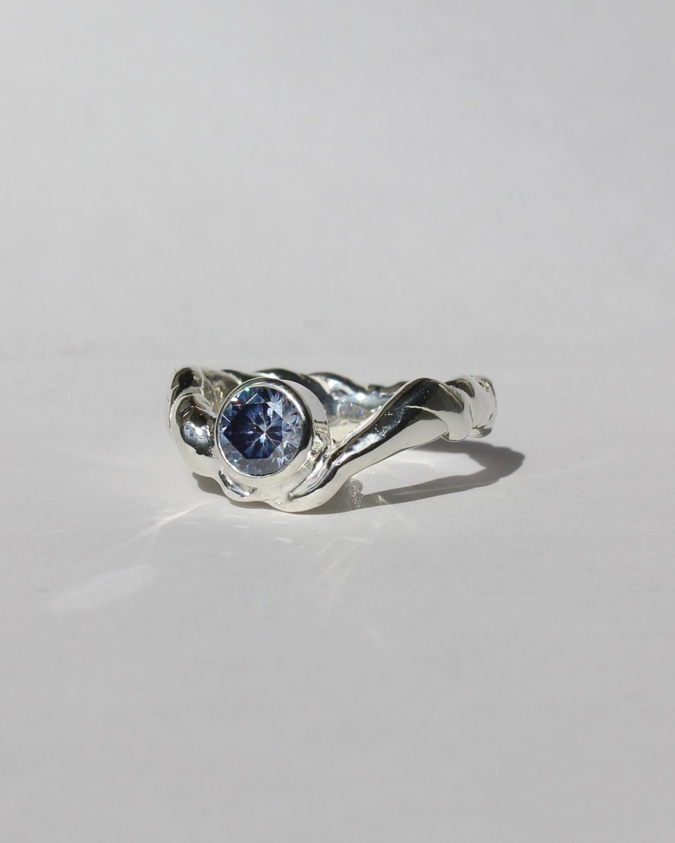 _raza's tweet photo. Blue Moissanite 6mm
SV925  12.5号 https://t.co/VoygHhLyUF