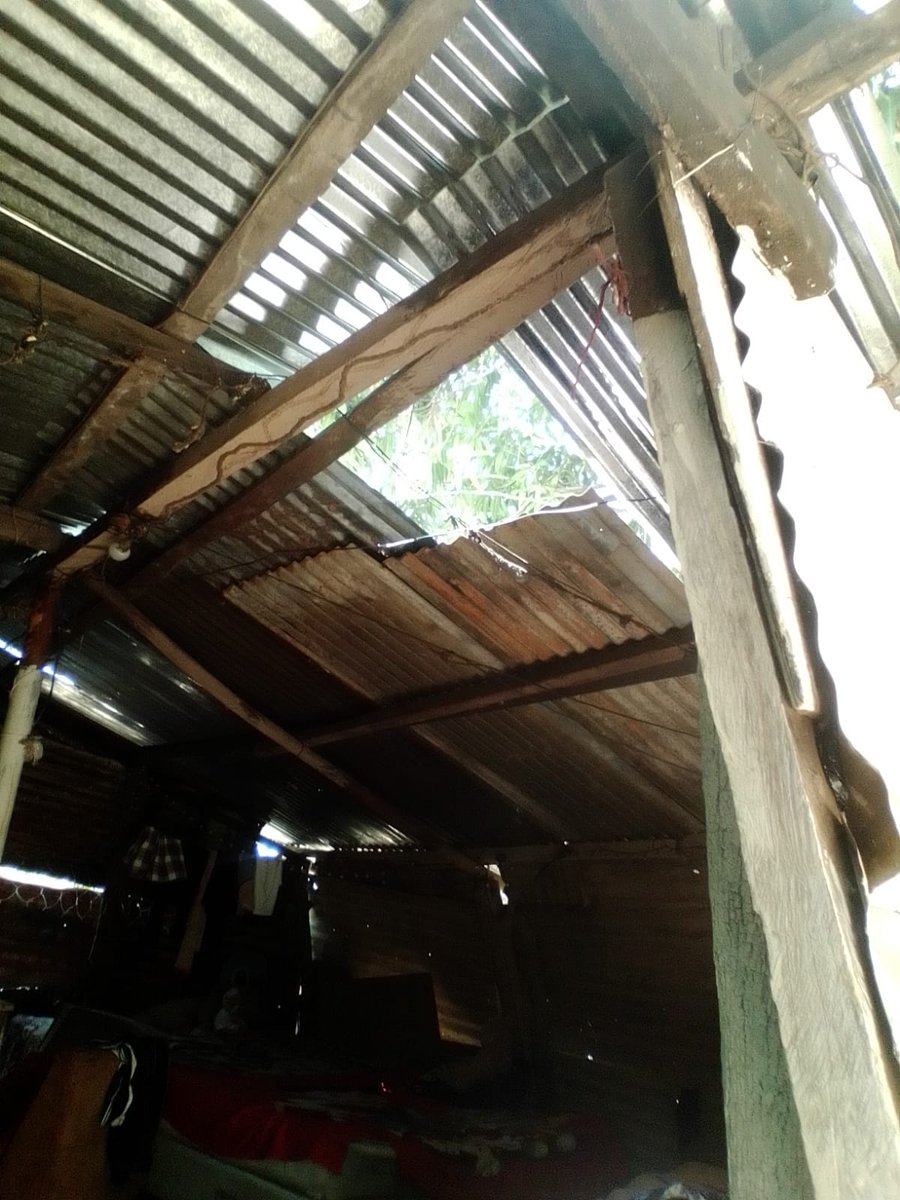 ConredGuatemala's tweet image. #SantaRosa A través de la #IMGIRD se realizó Evaluación de Daños y Análisis de Necesidades (EDAN) en viviendas afectadas por fuertes vientos registrados en caserío La Guardianía, Chiquimulilla, Santa Rosa.

Fotografías: Sistema CONRED.