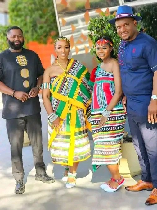 DfMaimela's tweet photo. @Terrimudau @TangaMbedzi @Phalaphala Ubva Ha-Mashamba Tshilema Ha-Makulana.

Ri rothe kha #Vhandilani 6to9 #TRT🥰🎙🎬Terry The Big Dude na Tangzo na Relo namusi nga Lavhuna🎙📻❤️🔥

#Ndila ndi nthihi kha vhandilani. rikho udzhena ndilani..#Gariki dza mirithitho🎵🎶🪗🪇🪘🥁💃🏽💃🏽💃🏽. https://t.co/Ndf2XpMbEy