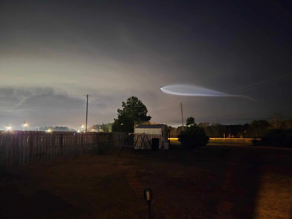JennaPetracciWX's tweet photo. Some more incredible pictures of the SpaceX Falcon 9 rocket launch this morning viewed in Grovetown, GA!
Thank you to Manuel Del Rio for sharing ๐ #grovetownga #spacexlaunch #Falcon9 https://t.co/5XhmosHfGx