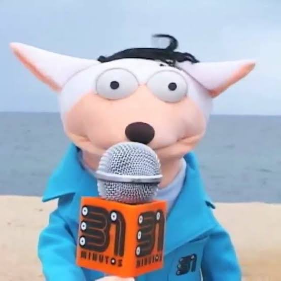 El reto de hoy: subir una base Queen a la recámara en el segundo piso
Hasta el momento no se ha tenido éxito
El marido y un amigo están dándolo todo pero los espacios y los ángulos son un obstáculo
Ahora están tratando de meterlo por el ventanal del balcón
Seguiremos informando