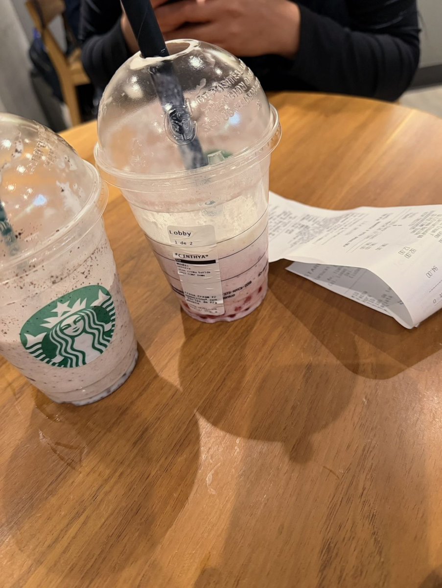 Tarde de diosas reembolso disponible del cafe  de sus Dueñas favoritas ✨️💵
Viernes 13 juntas, en promoción para burlarnos juntas de ti 
#Findom #Femdom #bdsm #pieshermosos